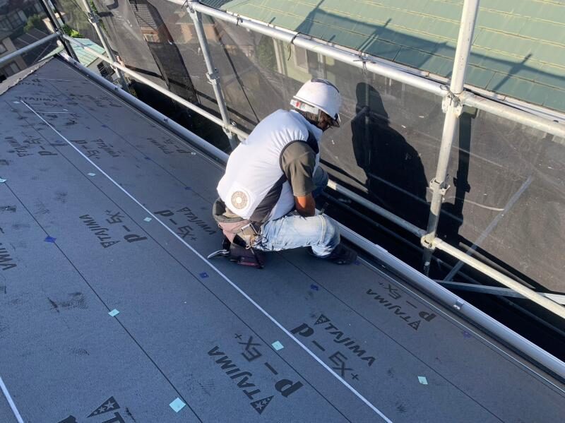 屋根工事の様子