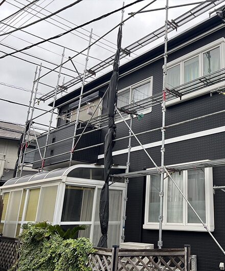 外壁塗装工事の様子