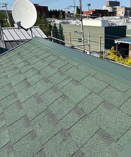 屋根板金工事の様子